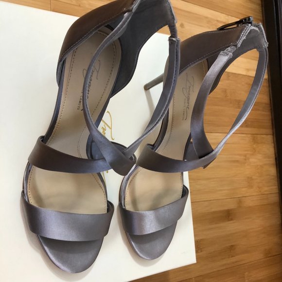 *NEW* Imagine Vince Camuto Grey Satin Pascal 8.5 - Picture 8 of 13